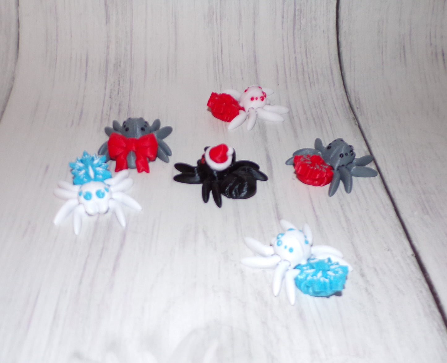 Christmas Spiders 3D Printed Articulated Figurines - Wonderland 3D Printing