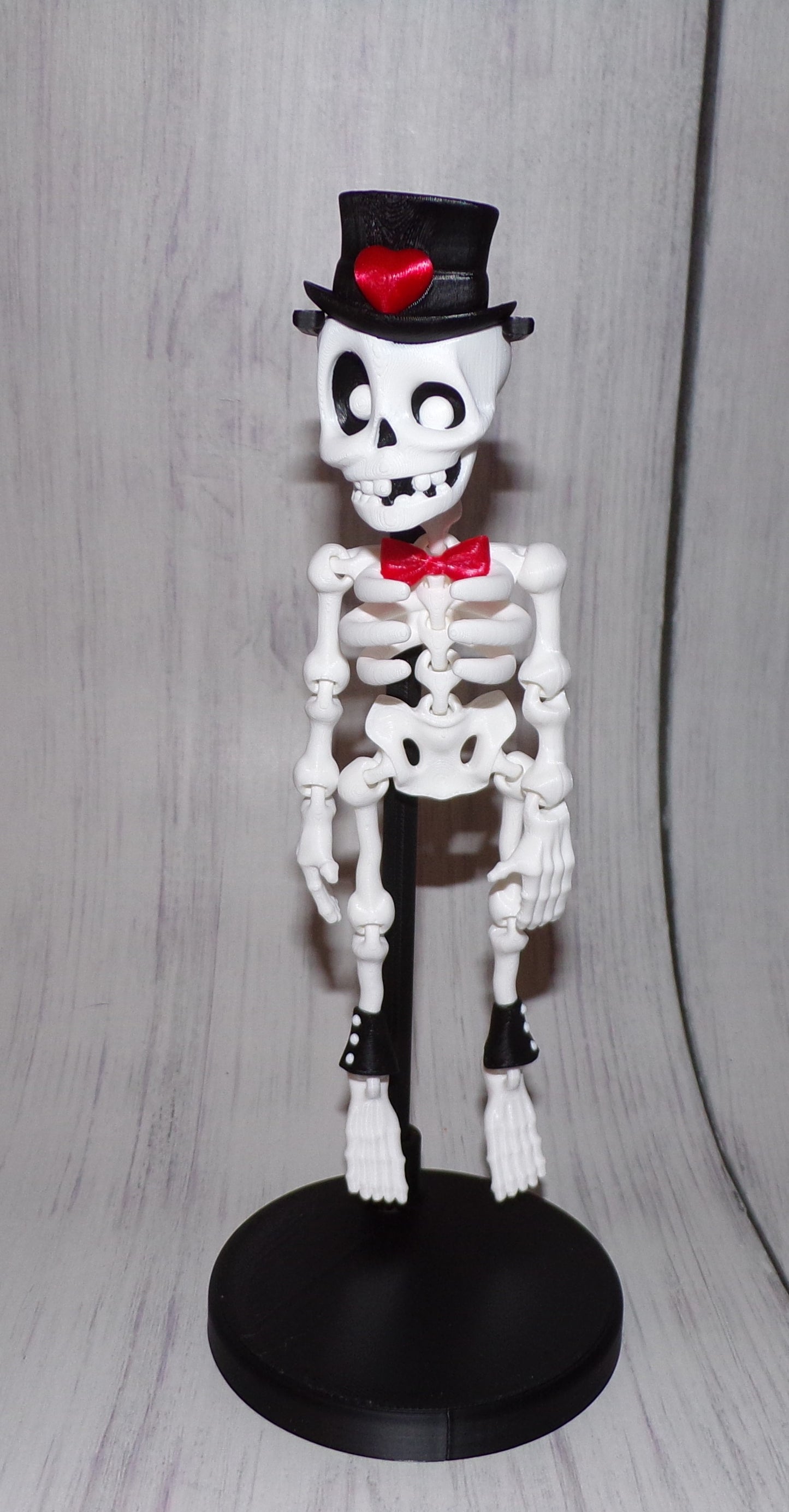 Dapper Skeleton (comes with custom stand) - Wonderland 3D Printing