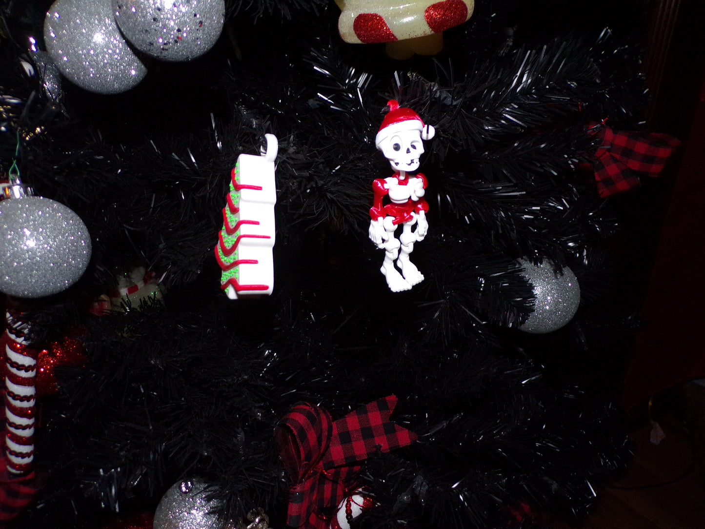 Santa Skeleton 3d Printed Articulated Figurine- Magnet, Ornament or Regular - Wonderland 3D Printing