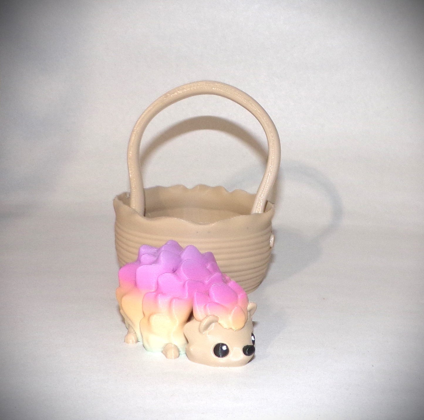 Hedgehog with Basket Articulated 3d Printed Figurine - Wonderland 3D Printing