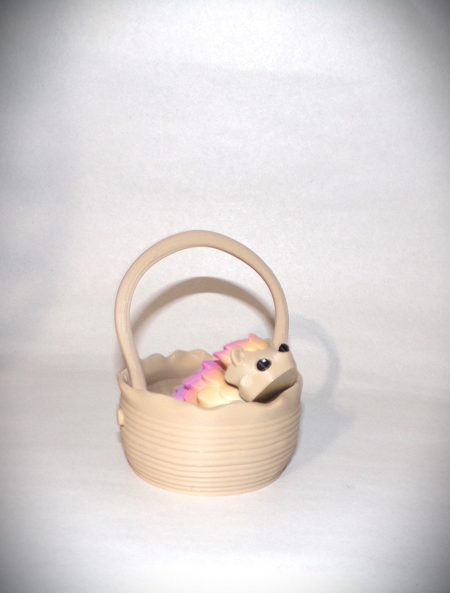 Hedgehog with Basket Articulated 3d Printed Figurine - Wonderland 3D Printing
