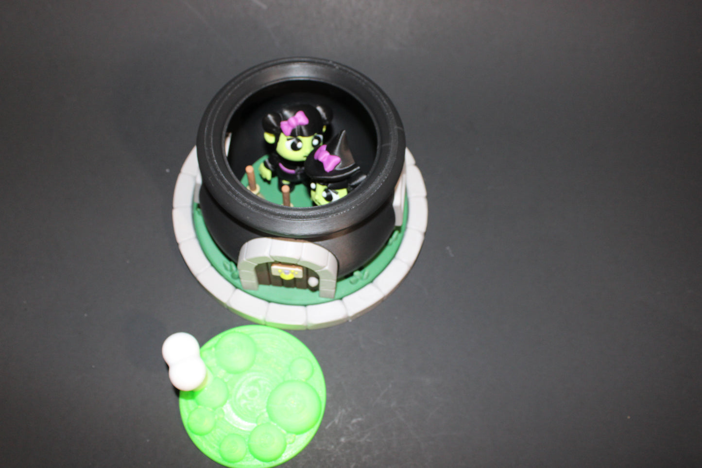3D Printed Articulated Witch with Cauldron House, comes with 2 Witches, 2brroms and 2 cats