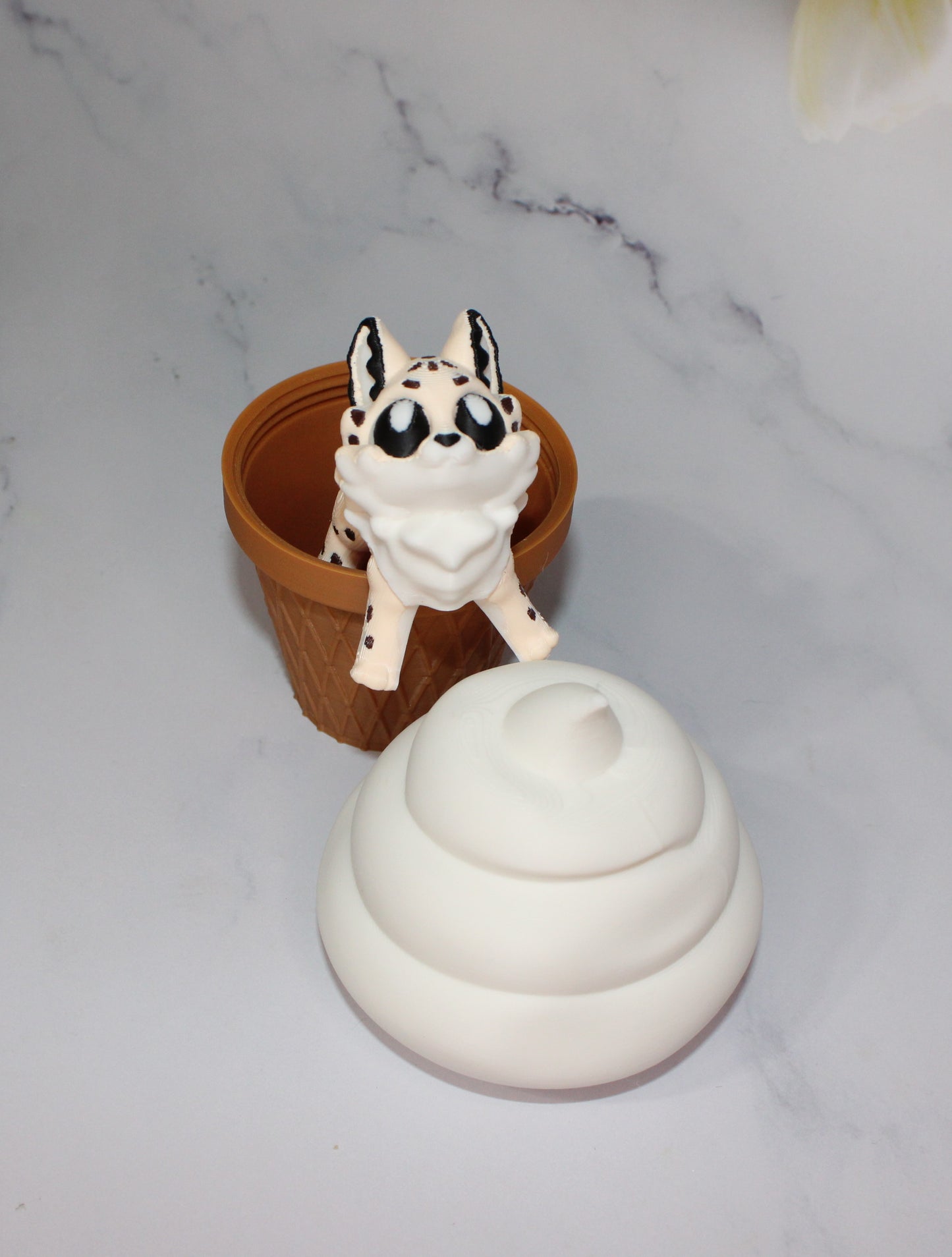 Ice Cream Lynx with Ice Cream Cone Options 3D Printed Articulated Flexi Figurine - Wonderland 3D Printing