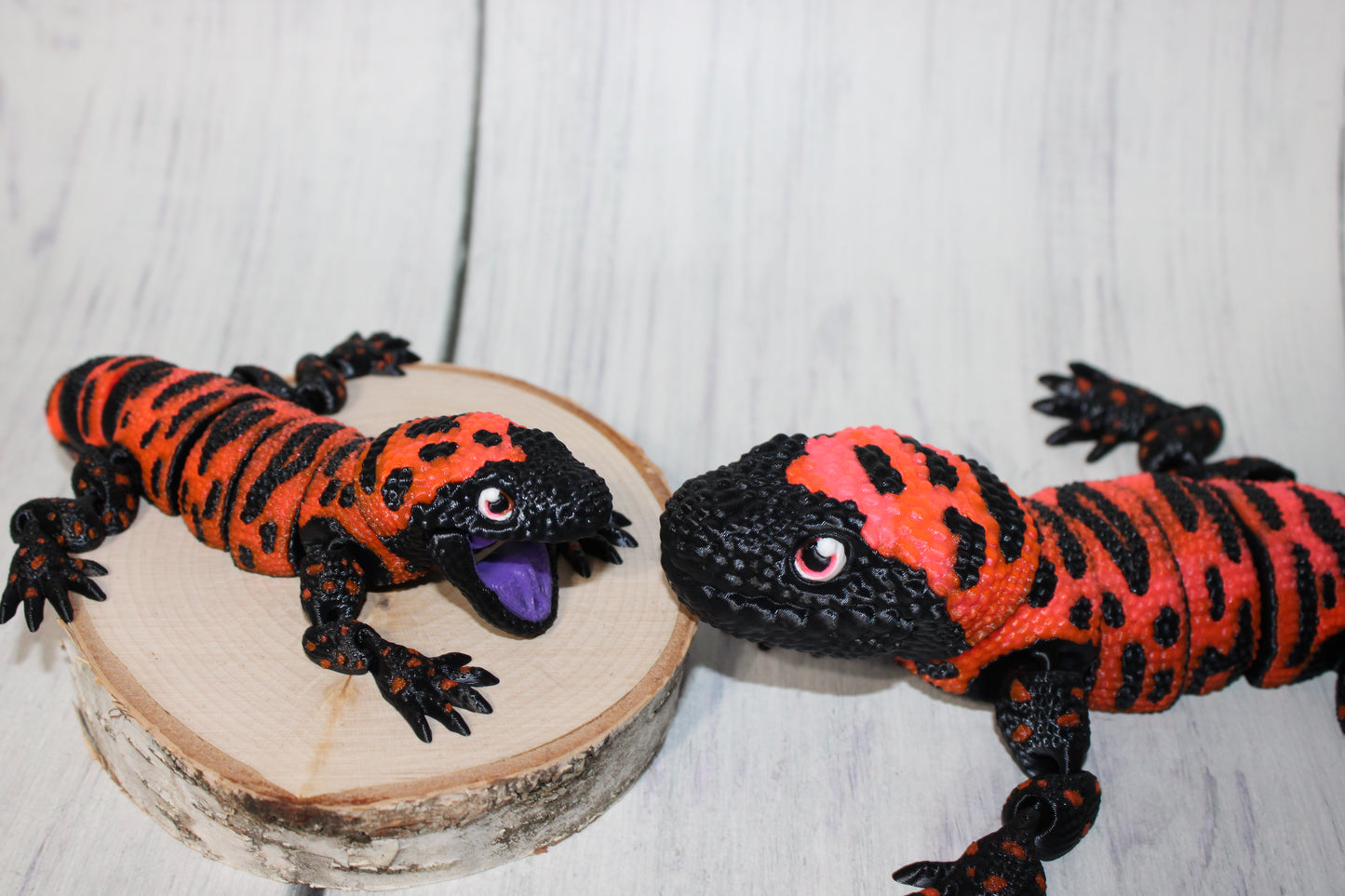 Gila Monster 3D Printed Articulated Flexi Fidget Figurine- Glows in UV Light - Wonderland 3D Printing