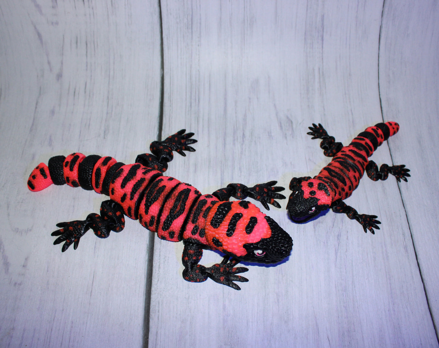 Gila Monster 3D Printed Articulated Flexi Fidget Figurine- Glows in UV Light - Wonderland 3D Printing