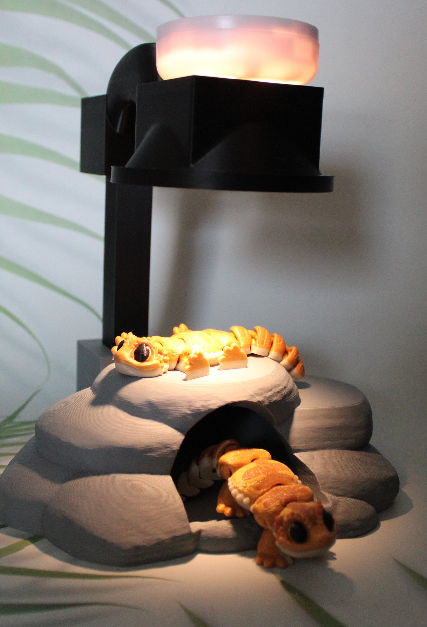 Bearded Dragon with Heat Rock 3D Printed Articulated Flexi Figurine-Includes 2 bearded dragons - Wonderland 3D Printing