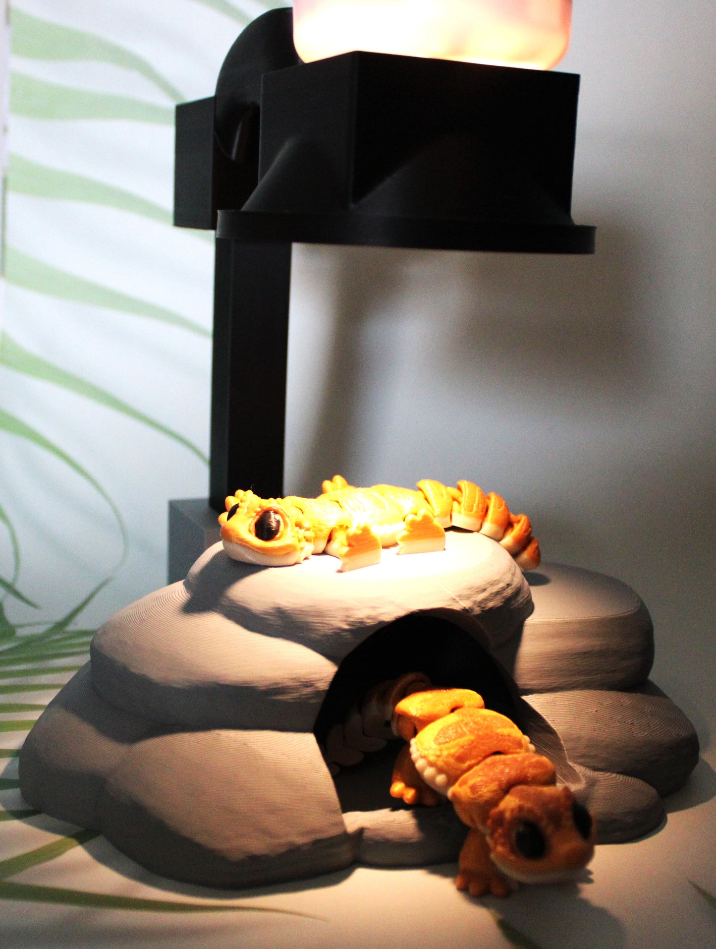 Bearded Dragon with Heat Rock 3D Printed Articulated Flexi Figurine-Includes 2 bearded dragons - Wonderland 3D Printing