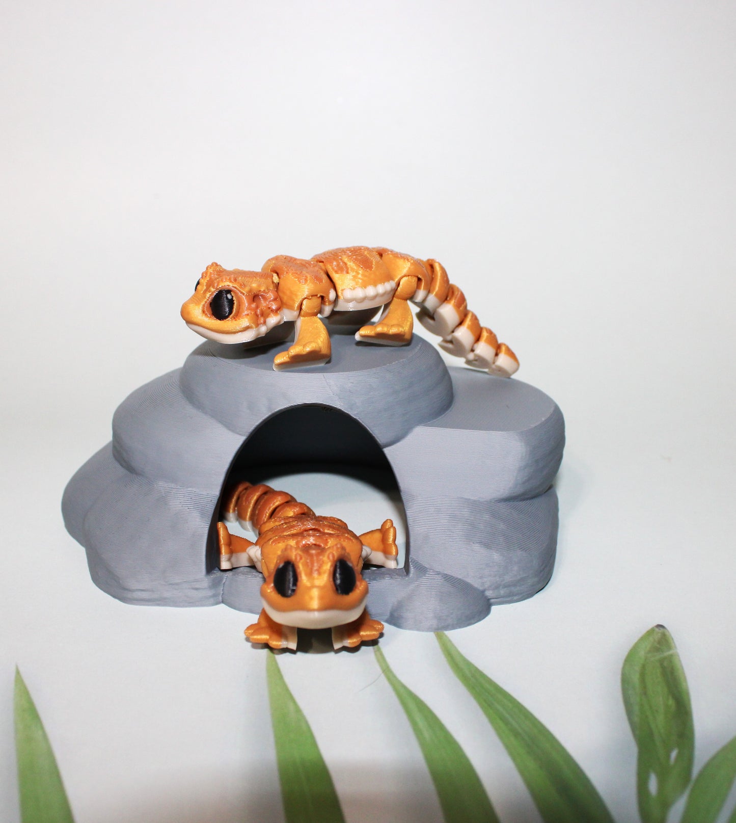 Bearded Dragon with Heat Rock 3D Printed Articulated Flexi Figurine-Includes 2 bearded dragons - Wonderland 3D Printing