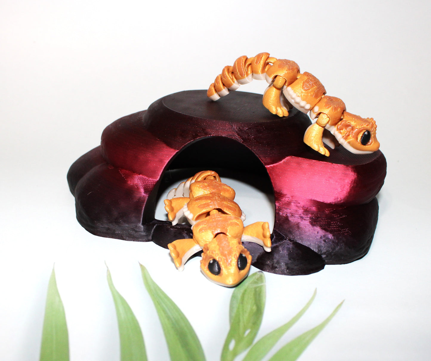 Bearded Dragon with Heat Rock 3D Printed Articulated Flexi Figurine-Includes 2 bearded dragons - Wonderland 3D Printing