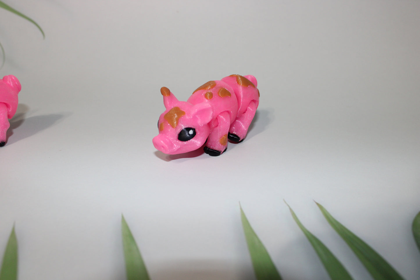 3 Pigs-1 Regular,1 Flying, and 1 Muddy: 3.75 inches Long-Full Color 3D Printed Articulated Fidget Toy - Wonderland 3D Printing