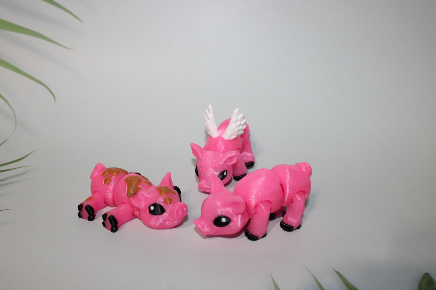 3 Pigs-1 Regular,1 Flying, and 1 Muddy: 3.75 inches Long-Full Color 3D Printed Articulated Fidget Toy - Wonderland 3D Printing