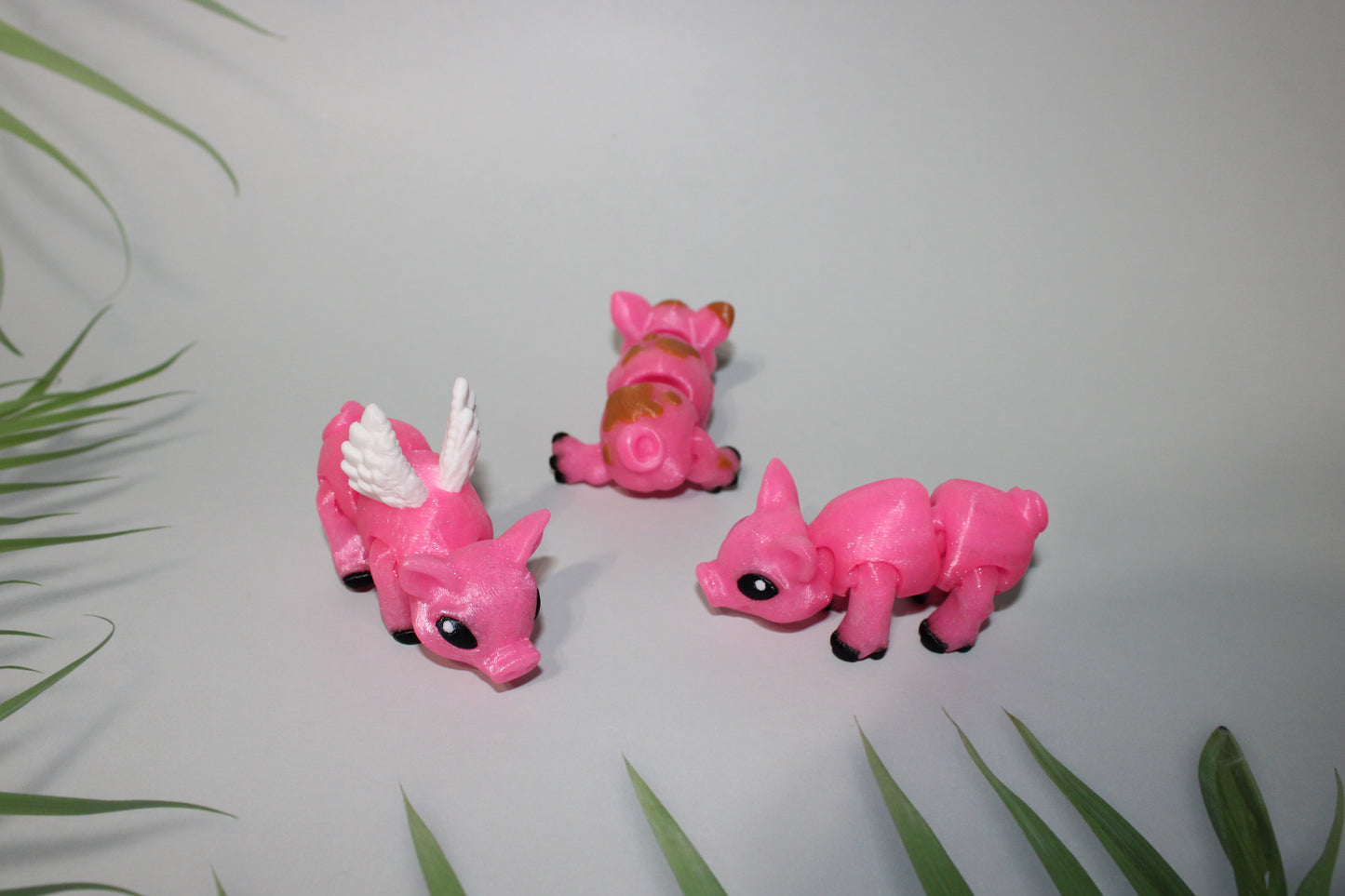3 Pigs-1 Regular,1 Flying, and 1 Muddy: 3.75 inches Long-Full Color 3D Printed Articulated Fidget Toy - Wonderland 3D Printing