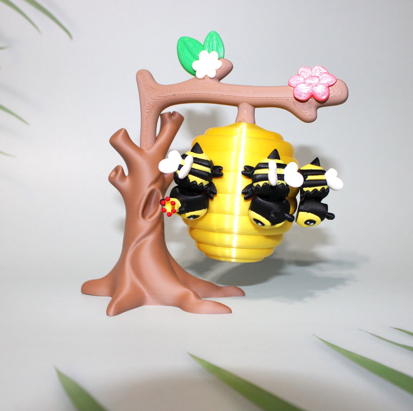 Magnetic Beehive-Includes 1 Queen, and 3 Bees-3D Printed Articulated Flexi Fidget Figurine - Wonderland 3D Printing