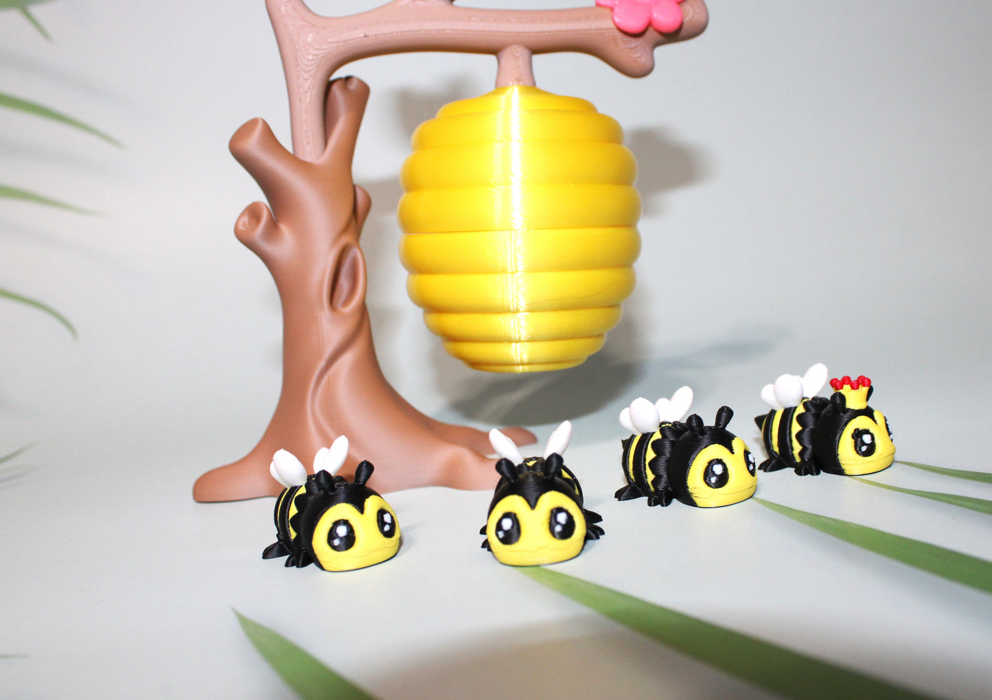 Magnetic Beehive-Includes 1 Queen, and 3 Bees-3D Printed Articulated Flexi Fidget Figurine - Wonderland 3D Printing