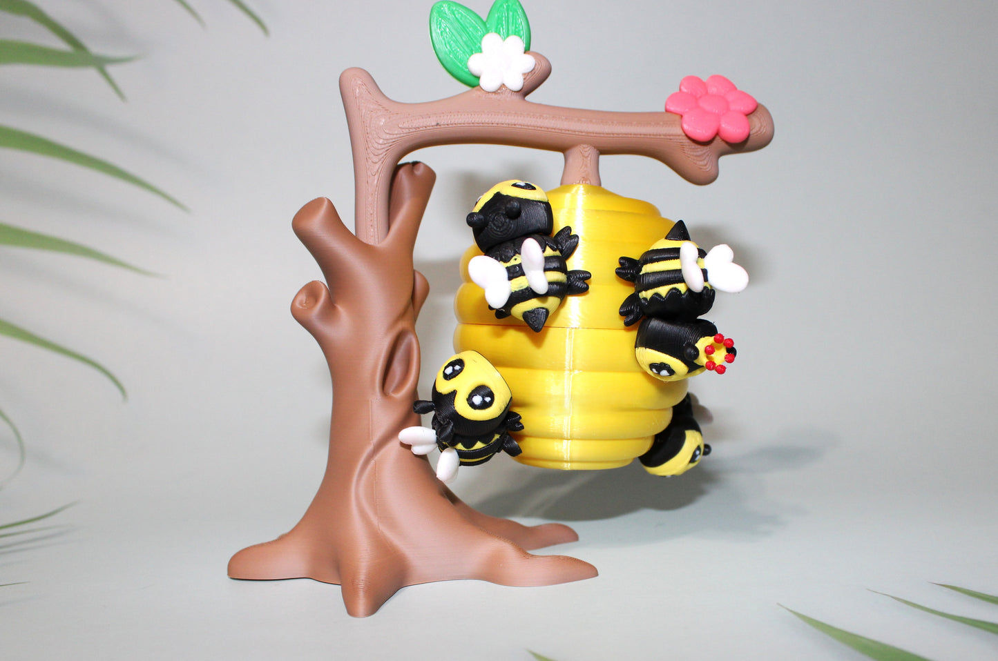 Magnetic Beehive-Includes 1 Queen, and 3 Bees-3D Printed Articulated Flexi Fidget Figurine - Wonderland 3D Printing