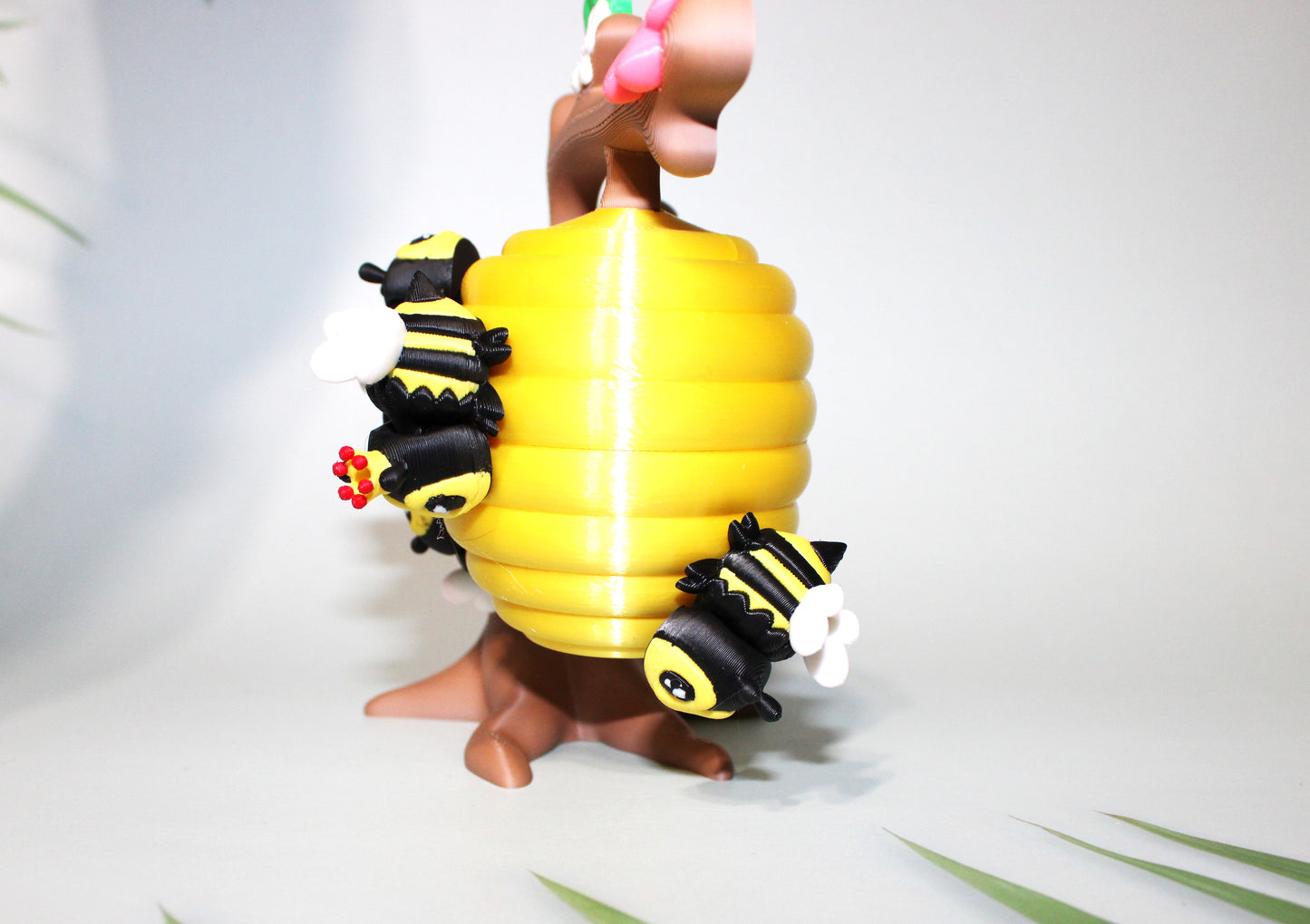 Magnetic Beehive-Includes 1 Queen, and 3 Bees-3D Printed Articulated Flexi Fidget Figurine - Wonderland 3D Printing