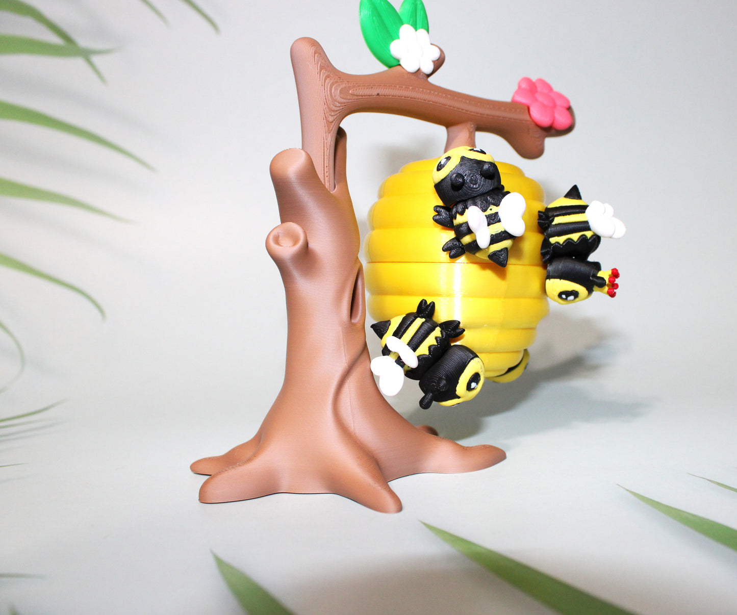 Magnetic Beehive-Includes 1 Queen, and 3 Bees-3D Printed Articulated Flexi Fidget Figurine - Wonderland 3D Printing