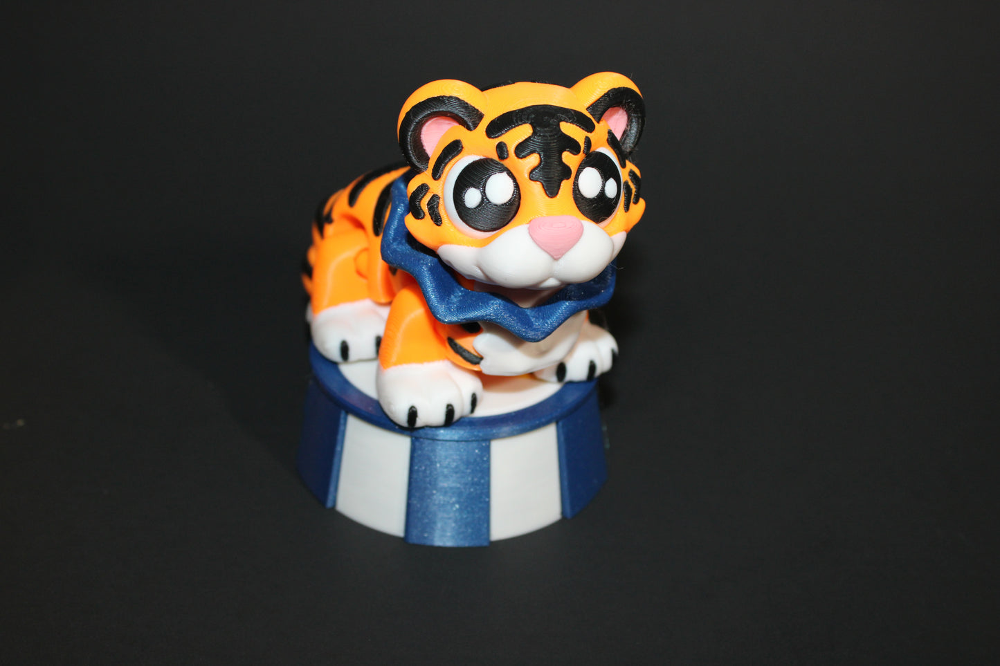 Flexi Circus Tiger 2.75 tall x 5 inches long with Prop Options: 3D Printed Fidget Toy - Wonderland 3D Printing