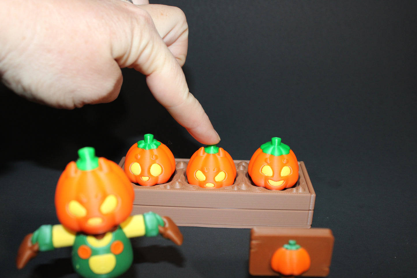 Flexi Crow and Tic Tac Toe Pumpkin Patch with Pumpkin Clickers Options-3D Printed Articulated Flexi Figurine - Wonderland 3D Printing