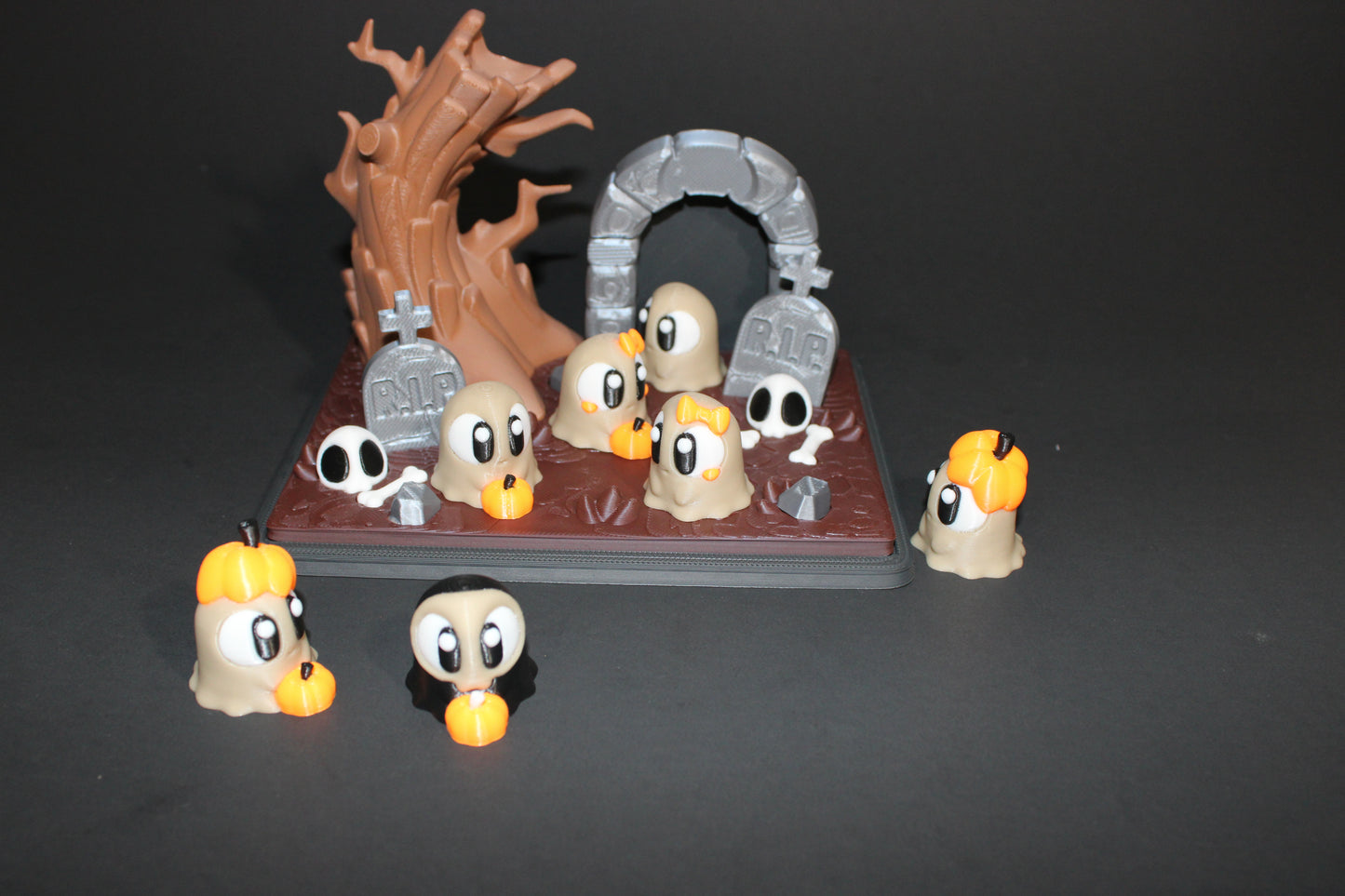 Mini Ghost and Graveyard Showcase-Includes 7 mini-Ghost-3D Printed Flexi Fidget Toy