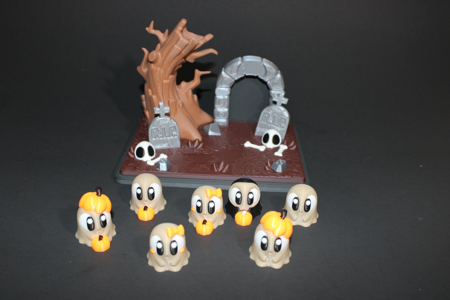 Mini Ghost and Graveyard Showcase-Includes 7 mini-Ghost-3D Printed Flexi Fidget Toy