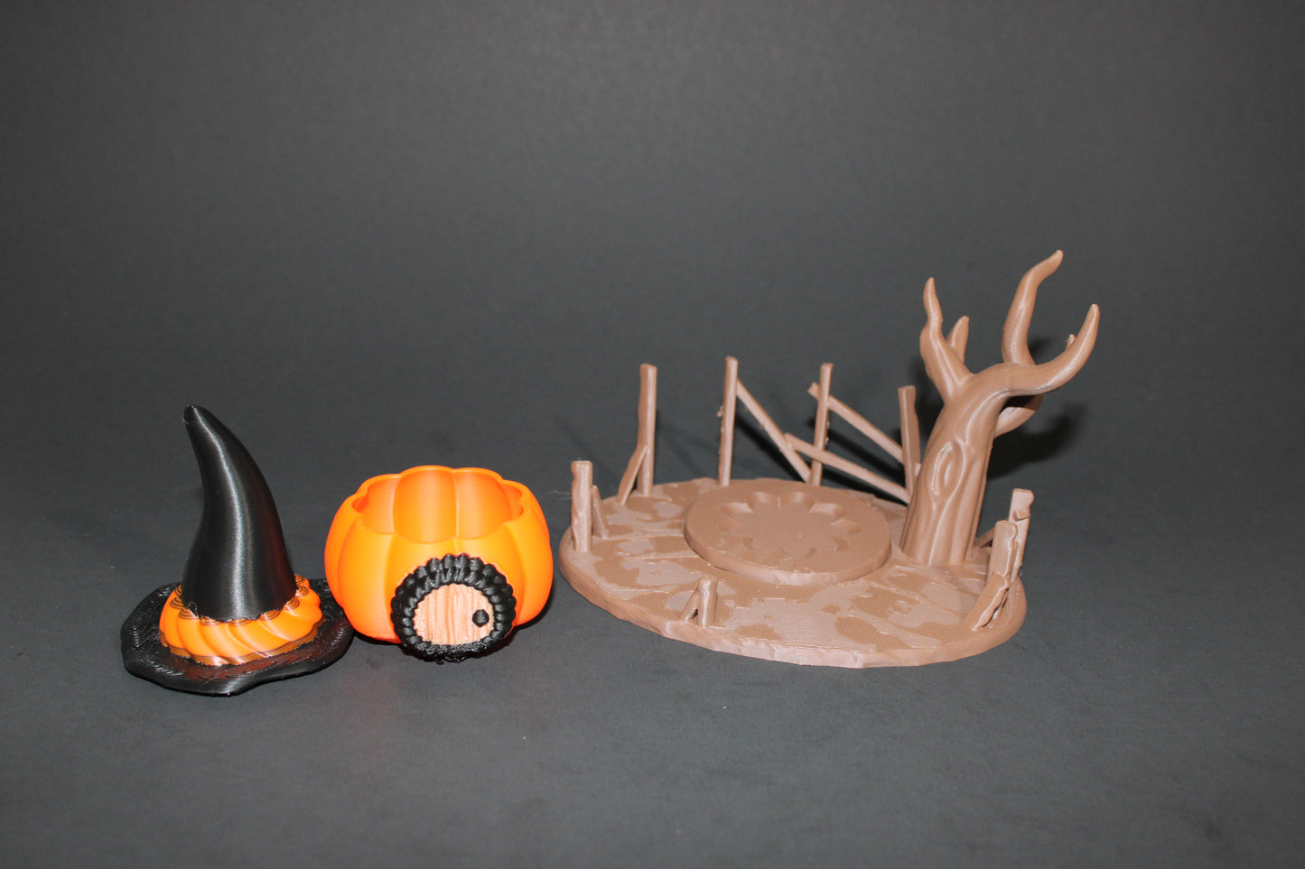 Pumpkin Hut Comes with 1 Mini Halloween themed-3.5 inches tall by 5 inches Wide-Full Color 3D Printed - Wonderland 3D Printing