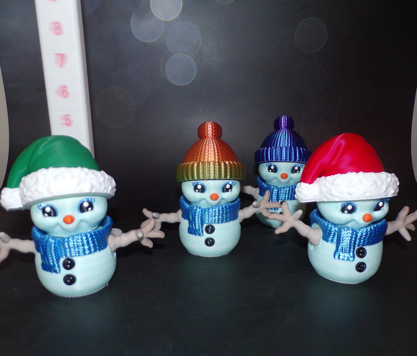 Snowman with interchange hats (comes with a Santa hat and a Knitted hat) - Wonderland 3D Printing