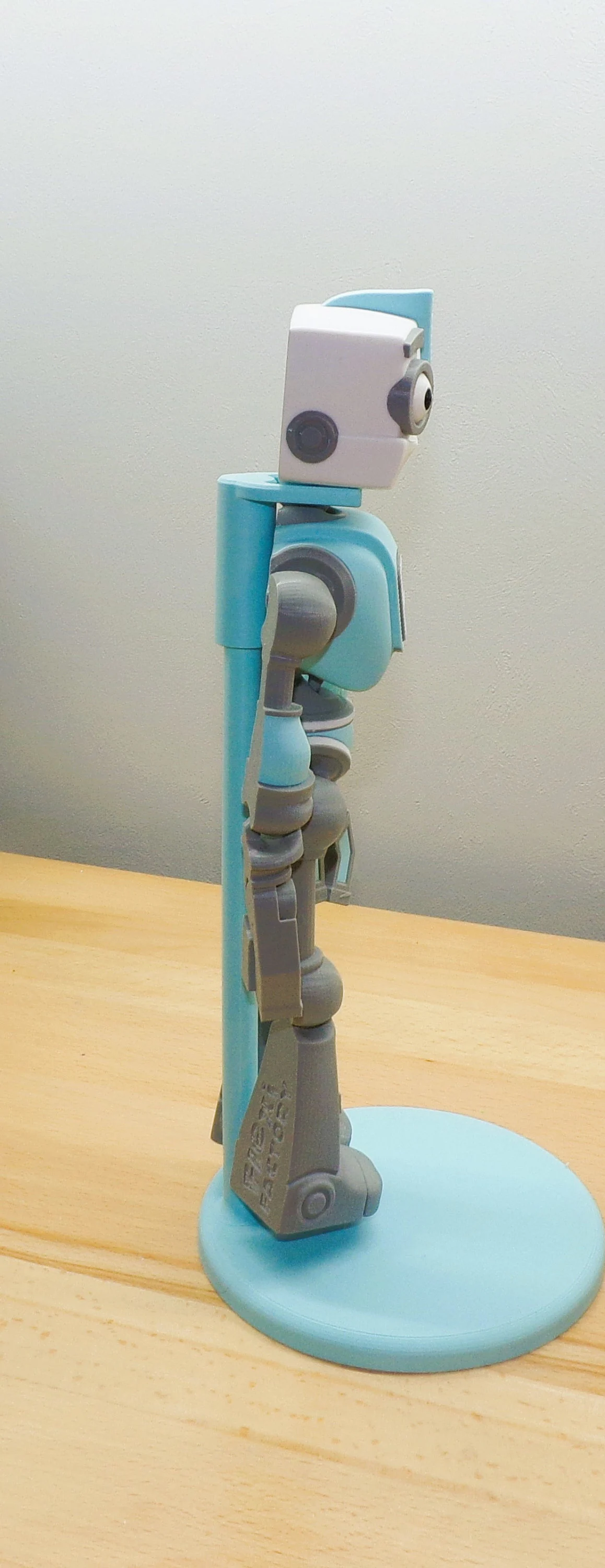 Robot: 3d Printed Articulated Robot with Custom Stand - Wonderland 3D Printing