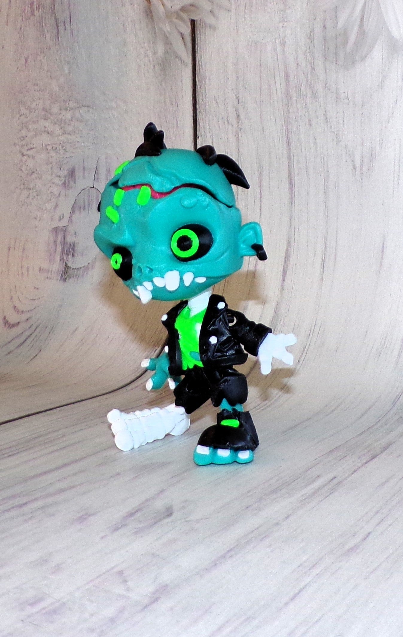 Zombie with Detachable Head and Brain - Wonderland 3D Printing 