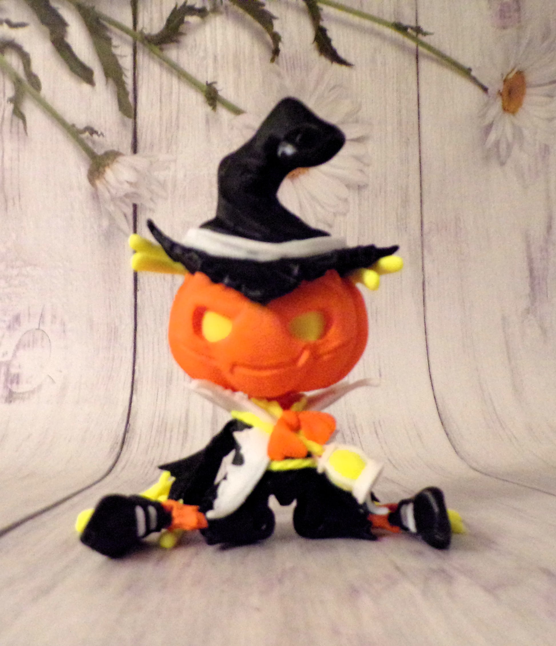 Jack-o-Lantern with Stand 3D Printed Articulated Figurine - Wonderland 3D Printing 