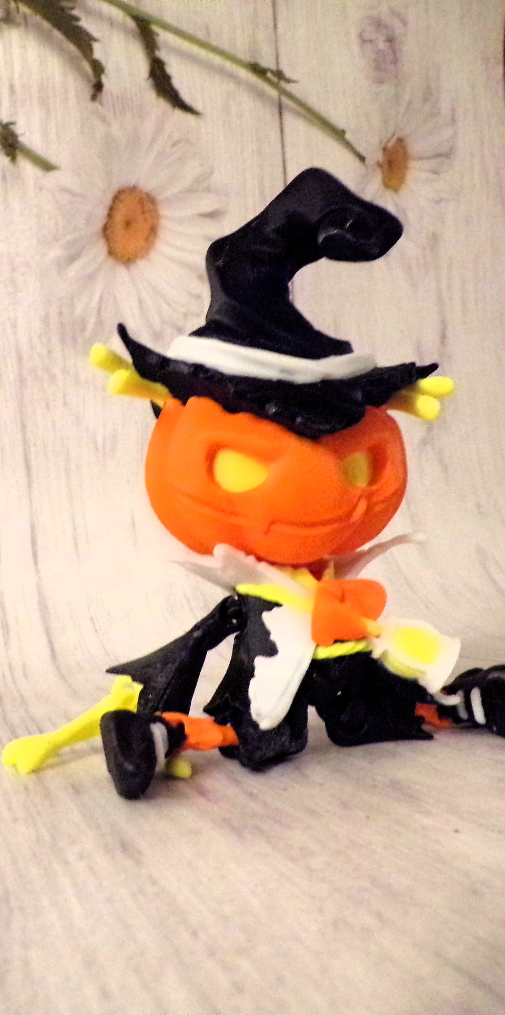 Jack-o-Lantern with Stand 3D Printed Articulated Figurine - Wonderland 3D Printing 