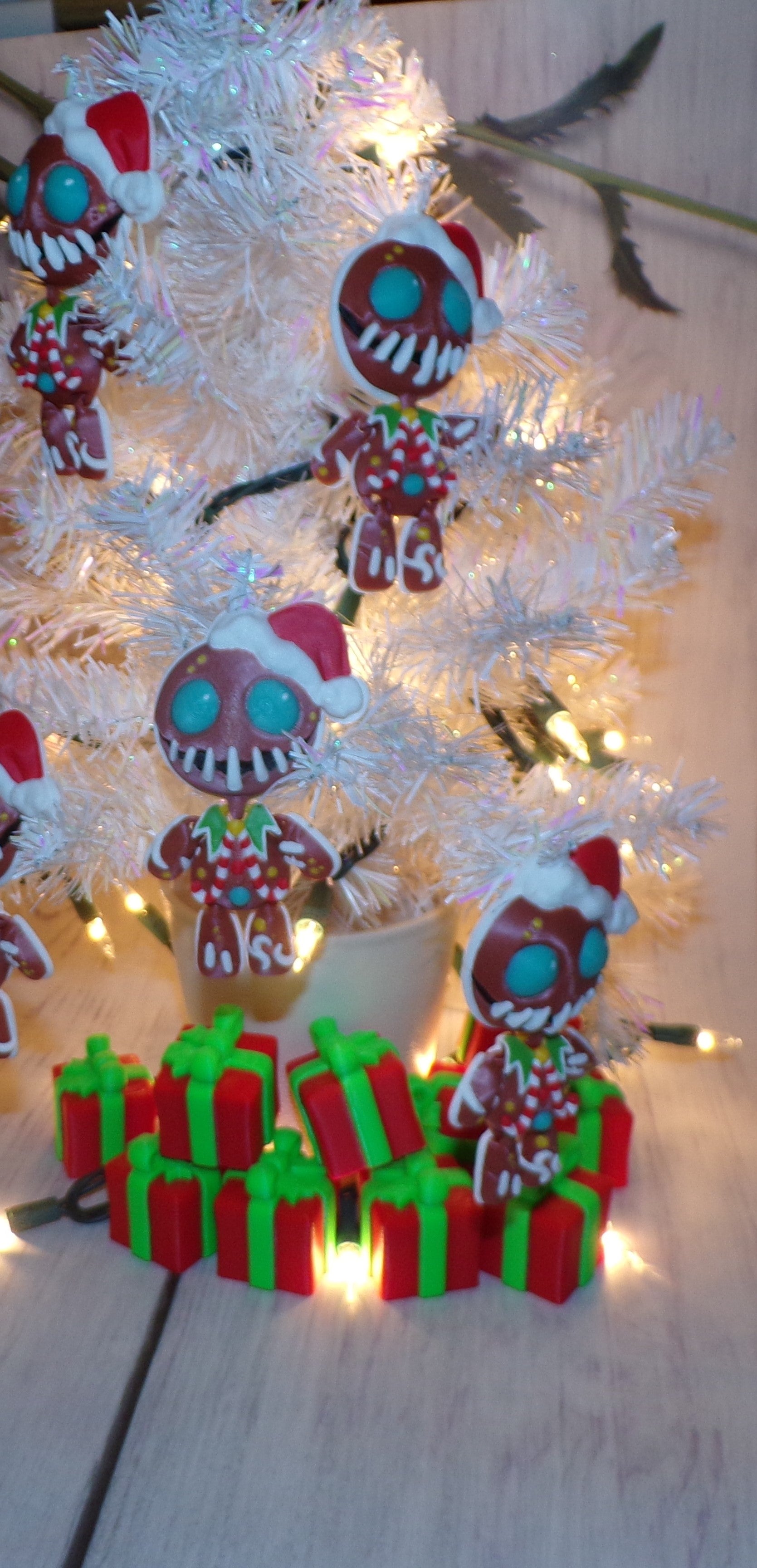 Twisted Gingerbread Man Ornament 3d printed Articulated Figurine - Wonderland 3D Printing 