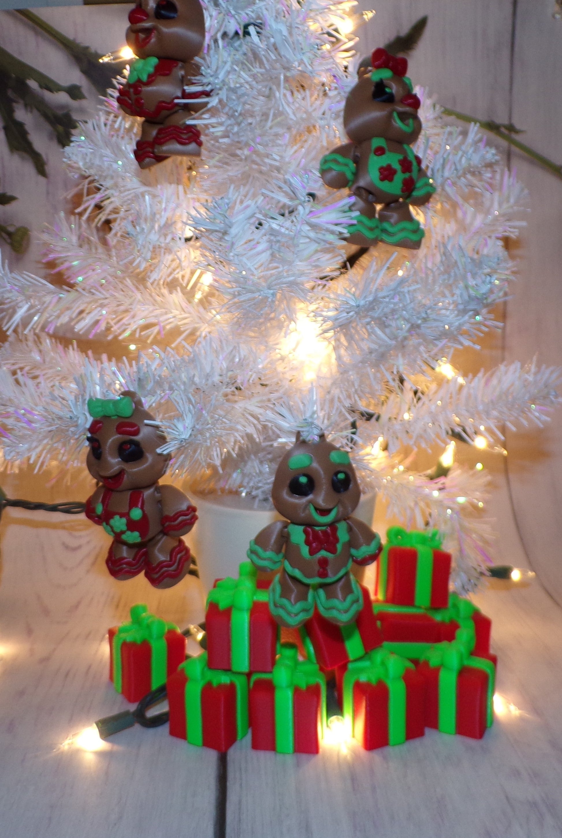 Gingerbread People 3D Printed Articulated Figurine also offered in Ornaments - Wonderland 3D Printing 