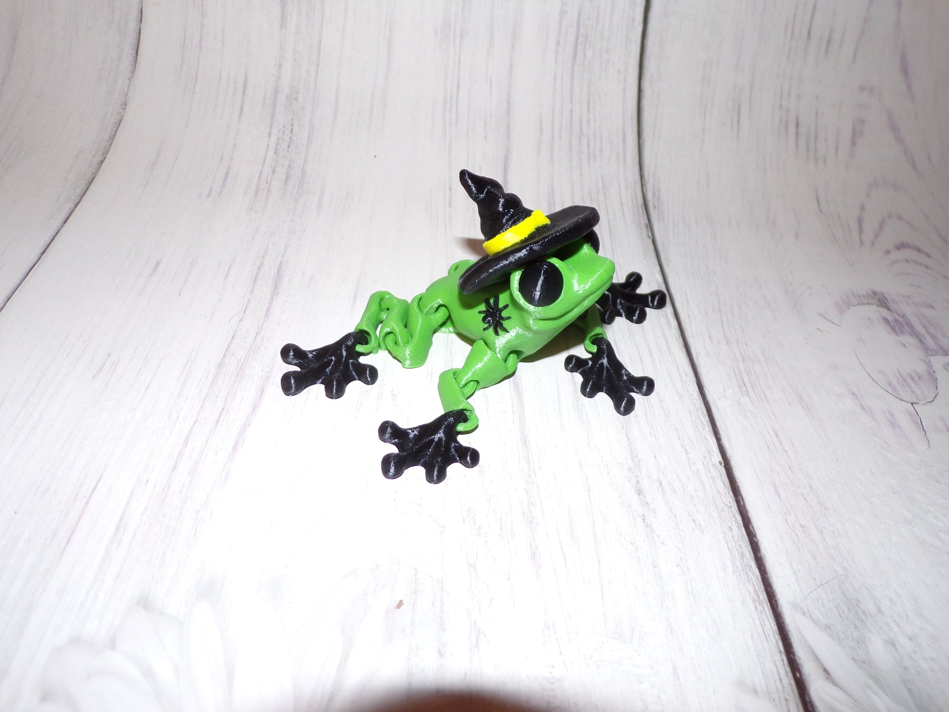 Costume Frogs, 3D Printed Articulated Fidget Toy - Wonderland 3D Printing 