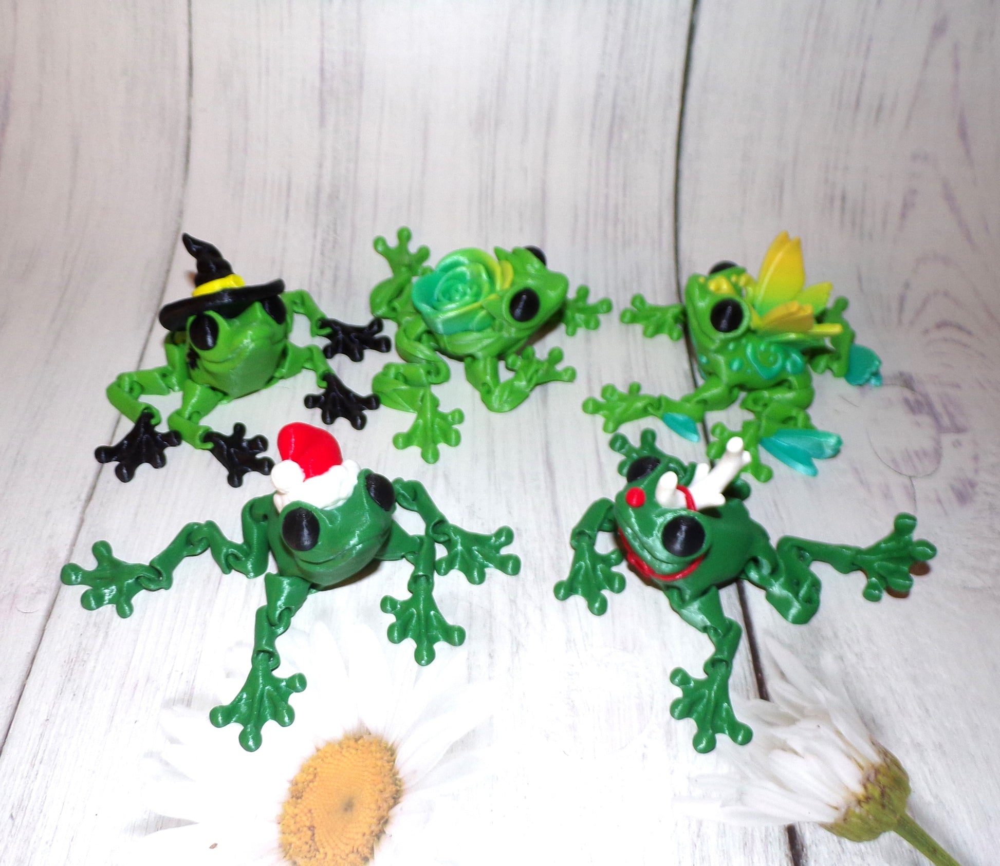 Costume Frogs, 3D Printed Articulated Fidget Toy - Wonderland 3D Printing 