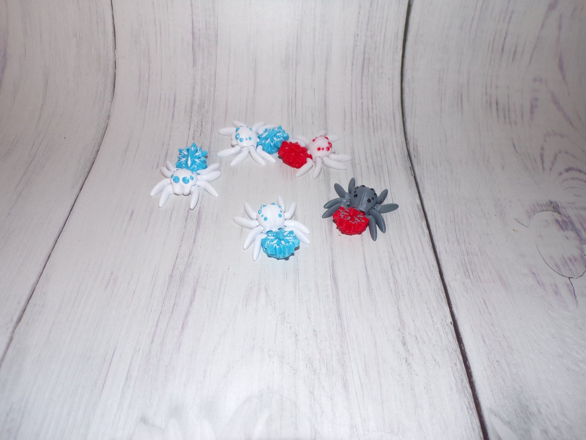 Christmas Spiders 3D Printed Articulated Figurines - Wonderland 3D Printing 