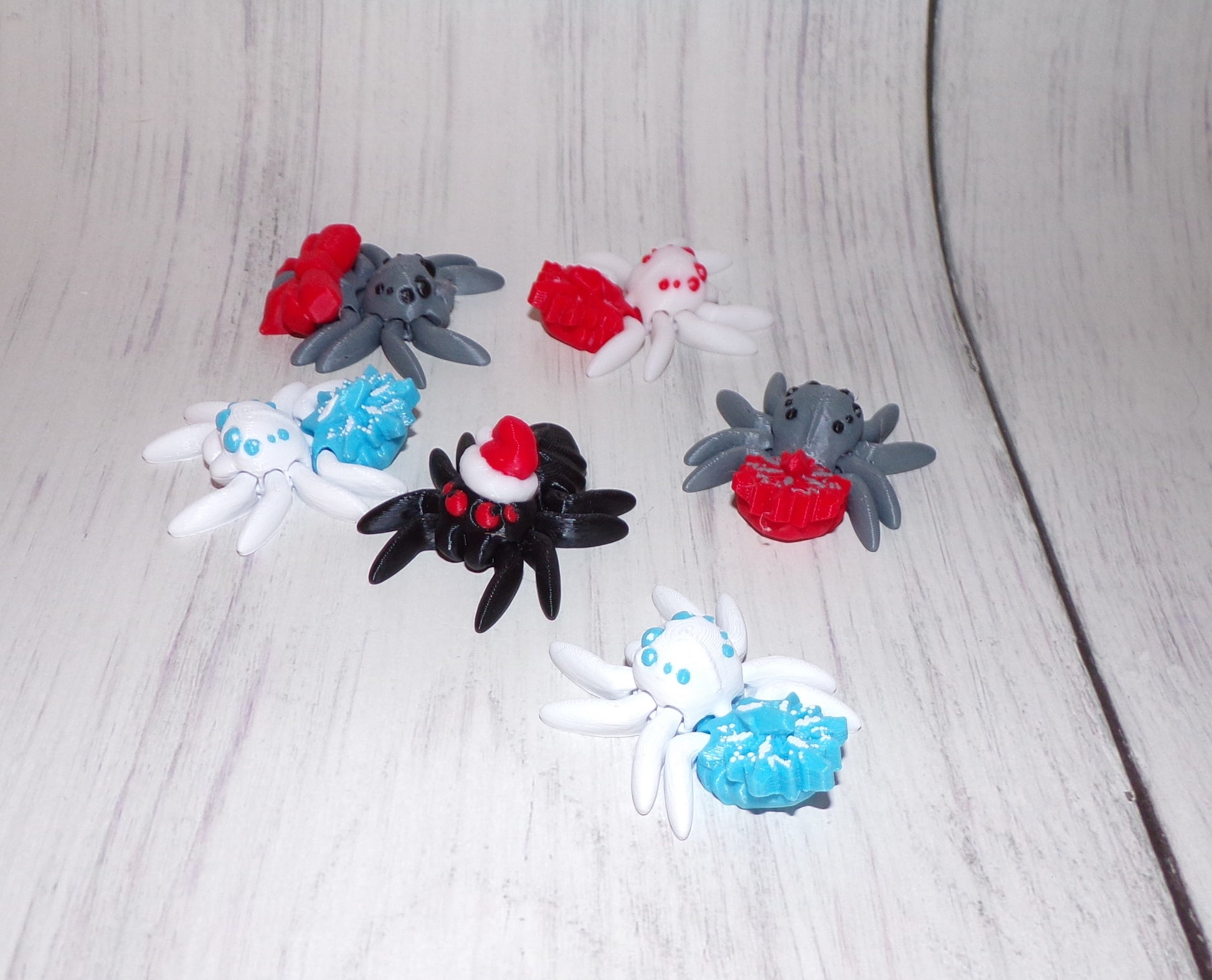 Christmas Spiders 3D Printed Articulated Figurines - Wonderland 3D Printing 