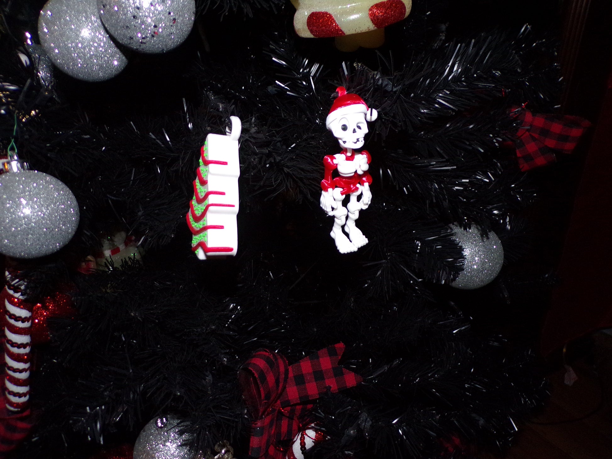 Santa Skeleton 3d Printed Articulated Figurine- Magnet, Ornament or Regular - Wonderland 3D Printing 