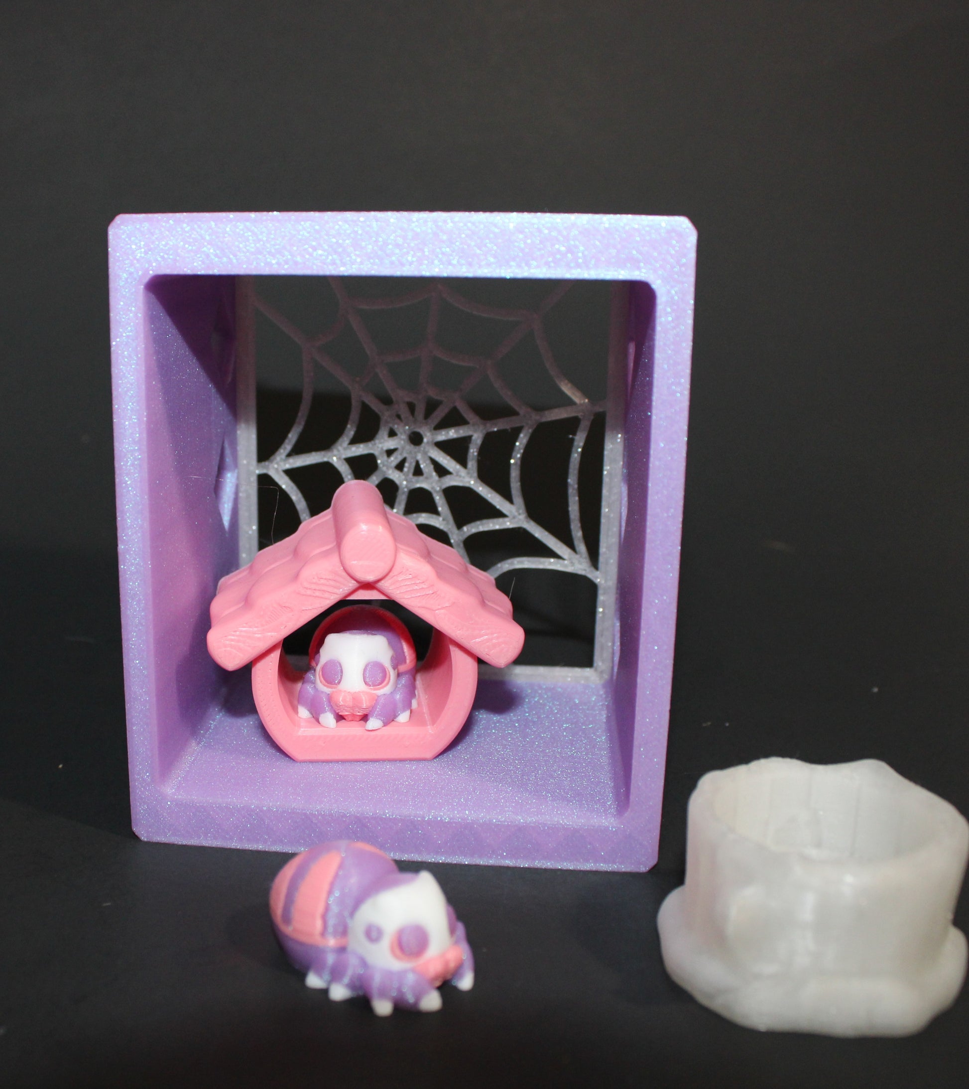 3D Printed Mini Jumping Spider Enclosure: Includes 2 mini spiders and 2 different style Enclosures - Wonderland 3D Printing 