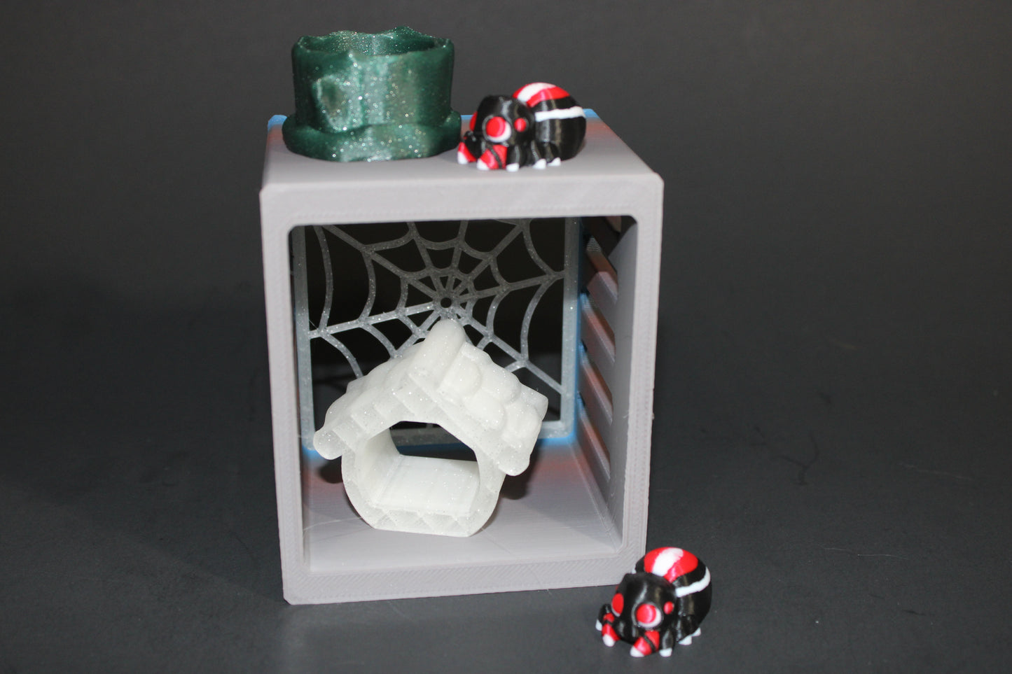 3D Printed Mini Jumping Spider Enclosure: Includes 2 mini spiders and 2 different style Enclosures - Wonderland 3D Printing 