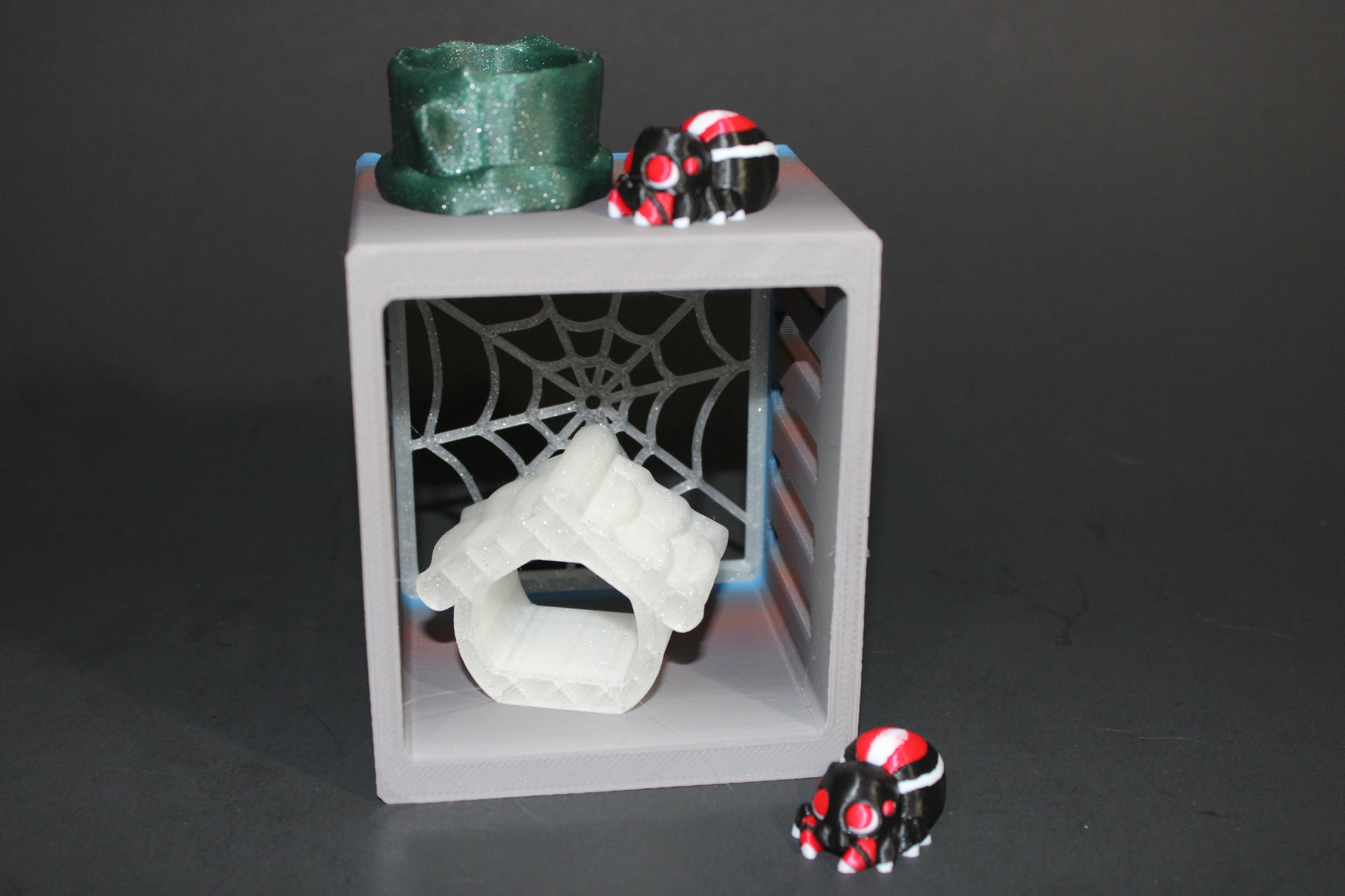 3D Printed Mini Jumping Spider Enclosure: Includes 2 mini spiders and 2 different style Enclosures - Wonderland 3D Printing 