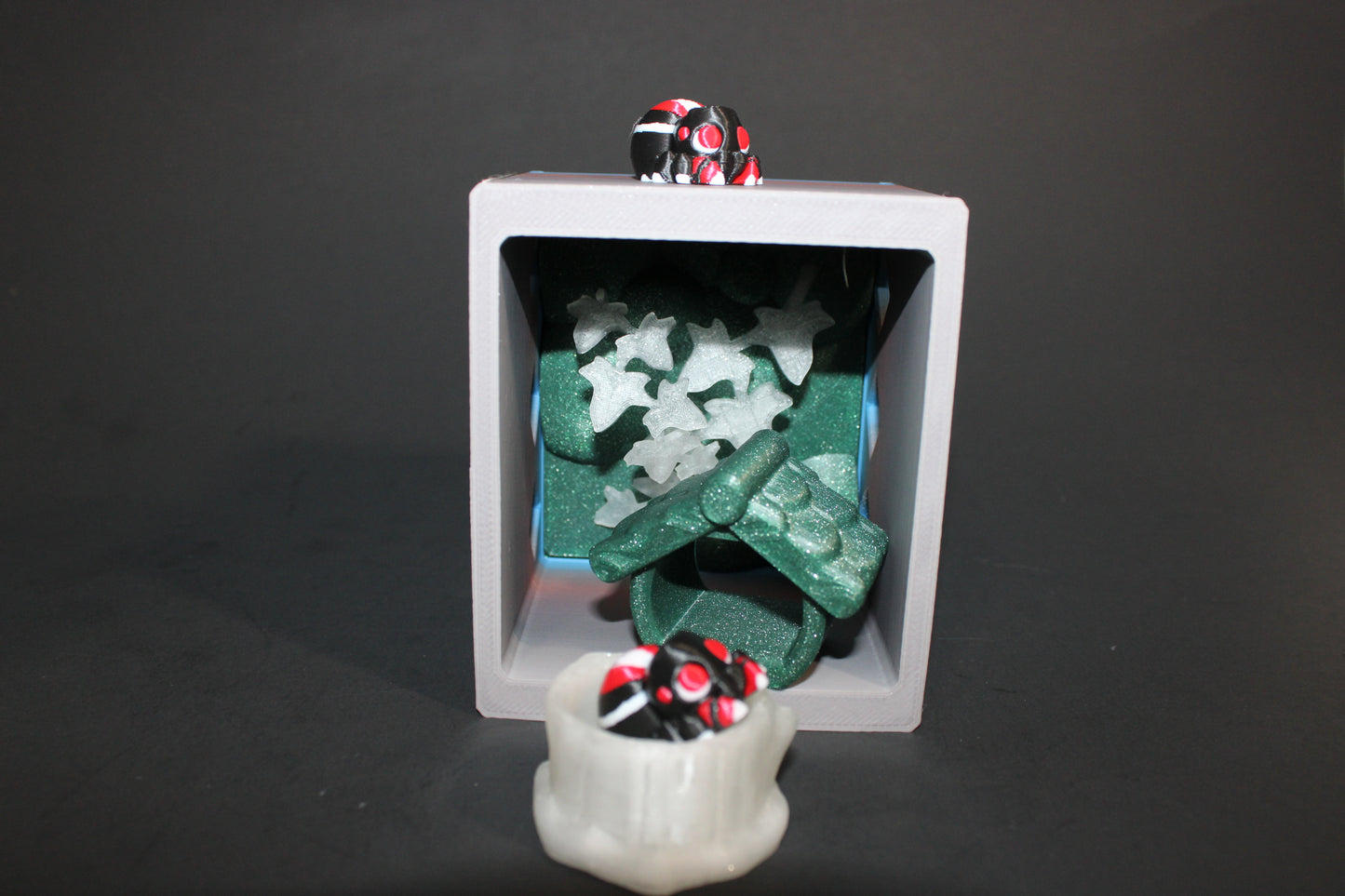 3D Printed Mini Jumping Spider Enclosure: Includes 2 mini spiders and 2 different style Enclosures - Wonderland 3D Printing 