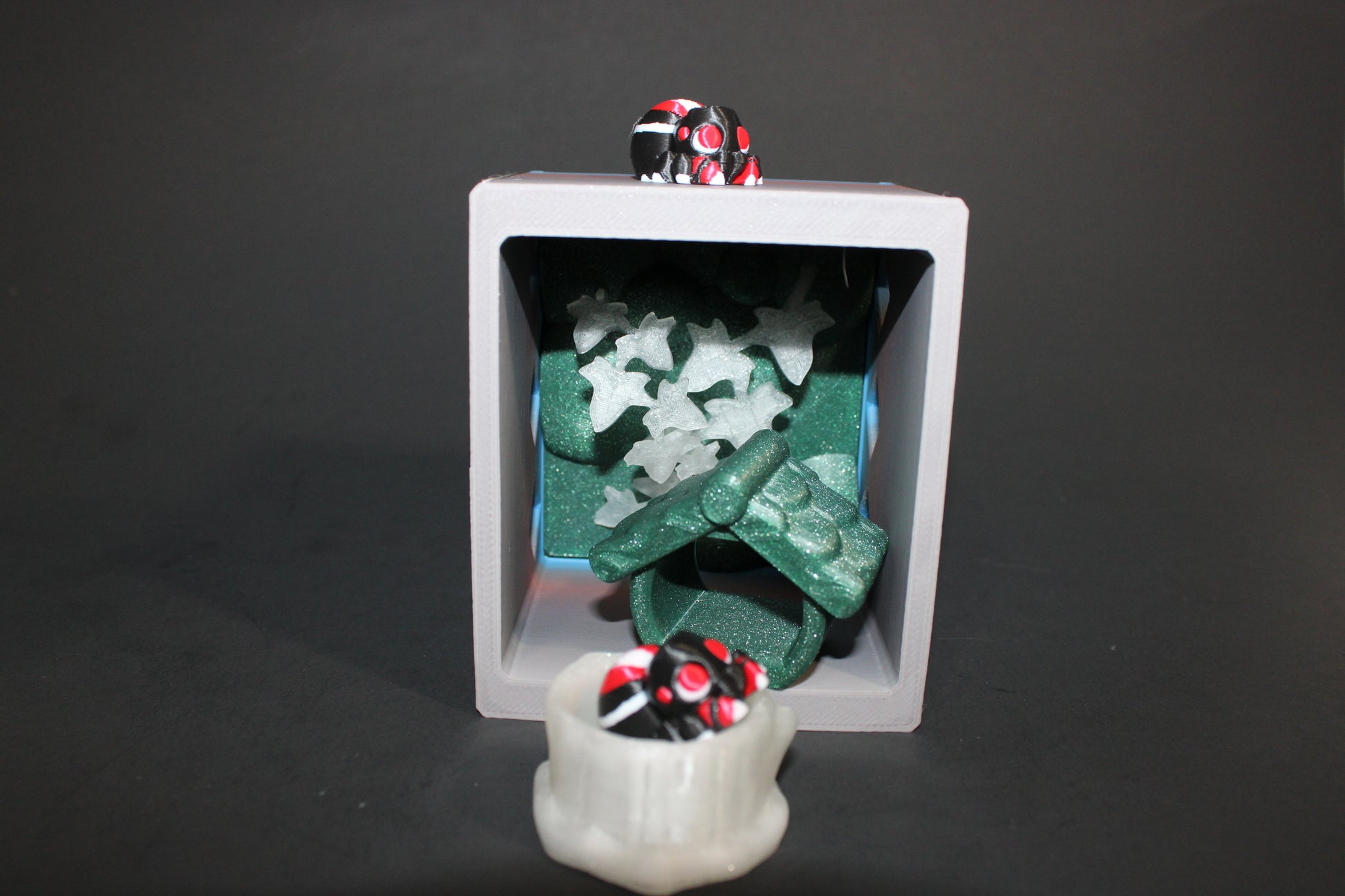 3D Printed Mini Jumping Spider Enclosure: Includes 2 mini spiders and 2 different style Enclosures - Wonderland 3D Printing 