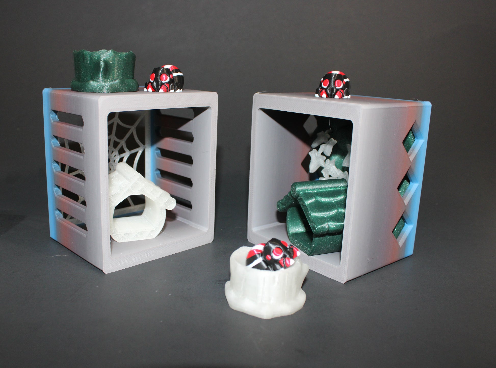3D Printed Mini Jumping Spider Enclosure: Includes 2 mini spiders and 2 different style Enclosures - Wonderland 3D Printing 