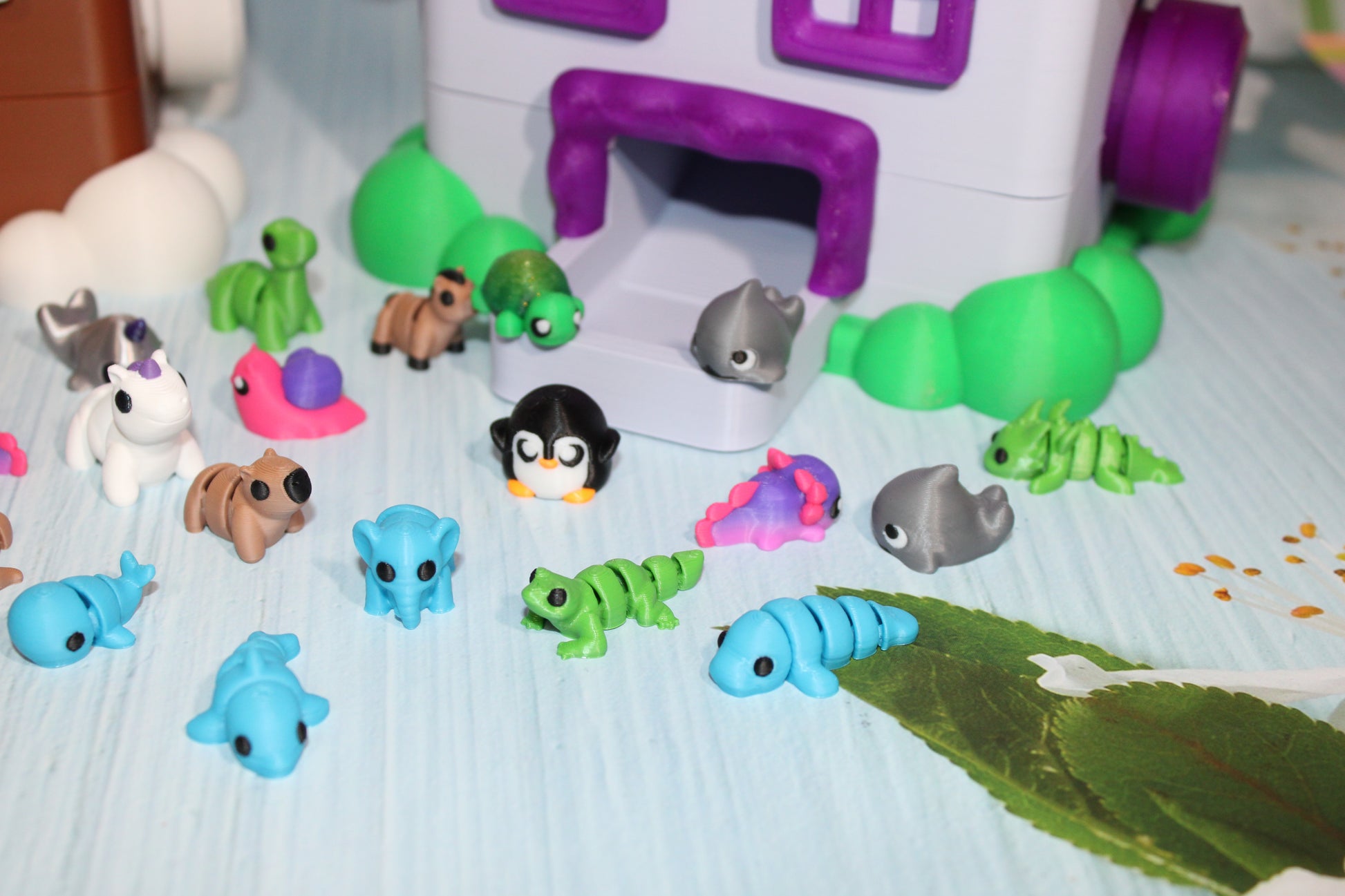 Tiny Vending Machine 3d printed with Minis - Wonderland 3D Printing 