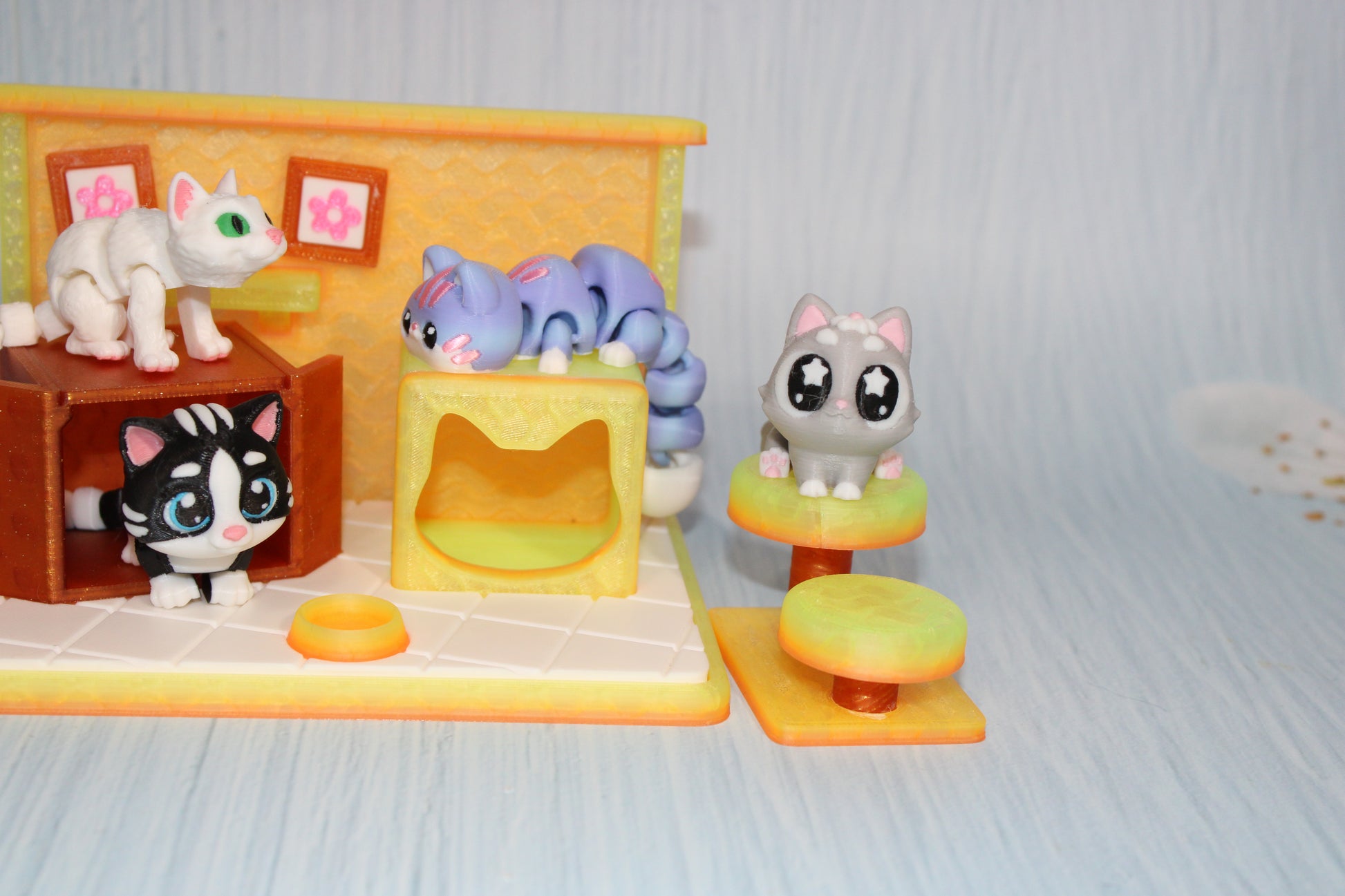 Cat Play set- Everything Included- Comes with 4 randomly selected cats-3d printed - Wonderland 3D Printing 