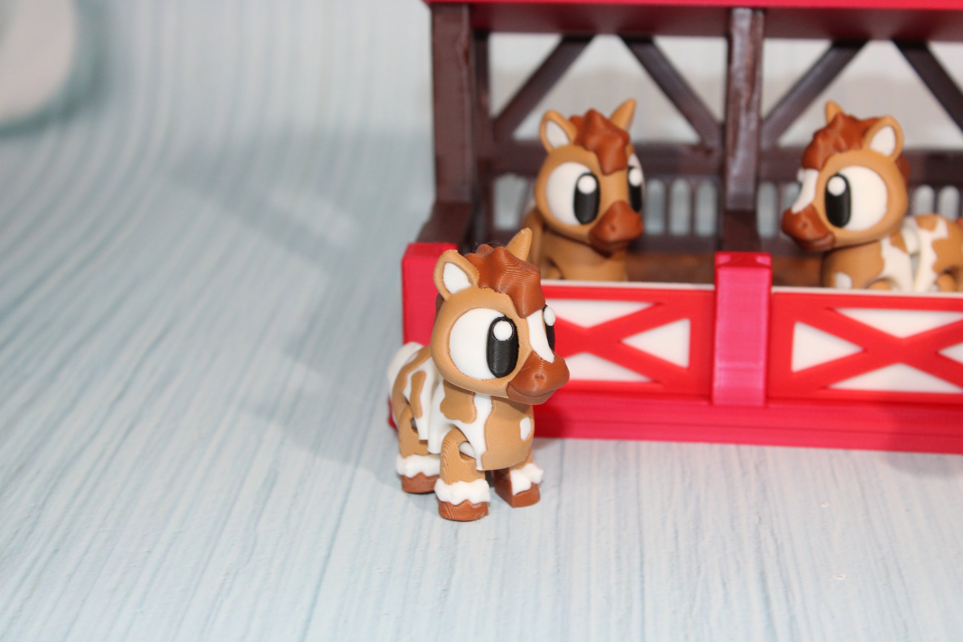 3D Printed Horses and stable: Articulated Fidget Toy- Everything Included-5 piece set - Wonderland 3D Printing 