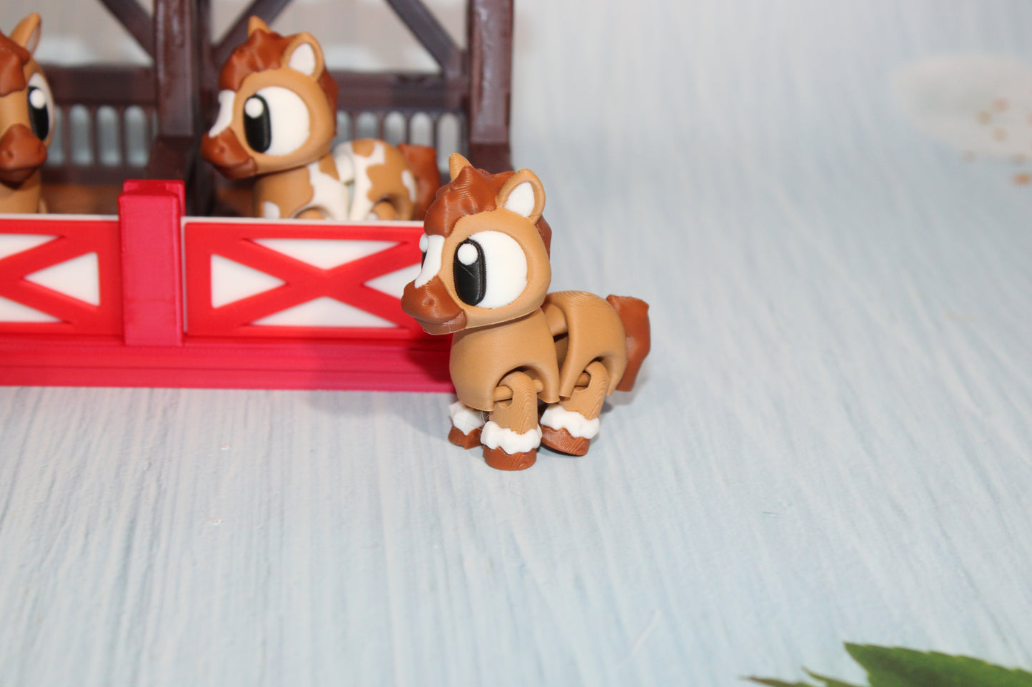 3D Printed Horses and stable: Articulated Fidget Toy- Everything Included-5 piece set - Wonderland 3D Printing 