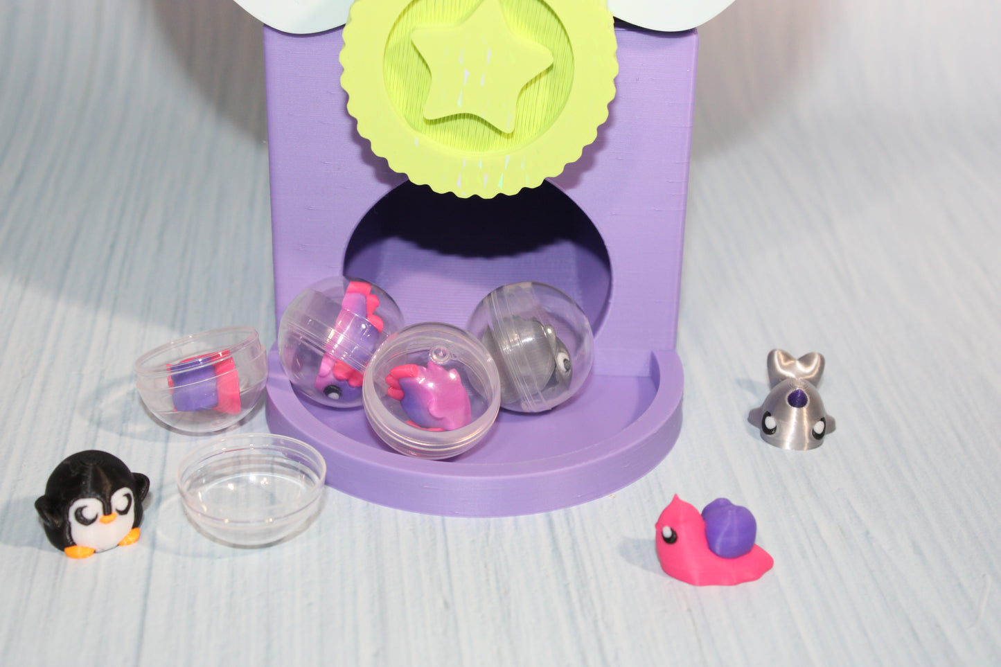 Tiny Vending Machine 3d printed with Minis - Wonderland 3D Printing 