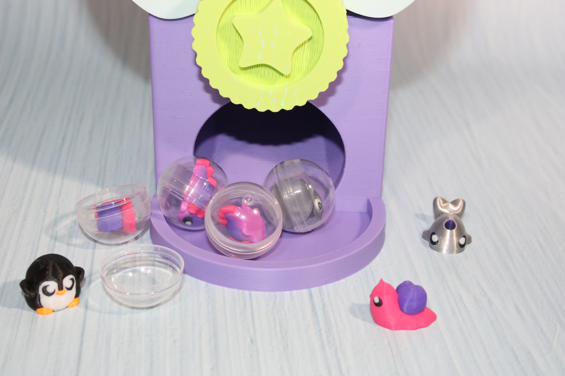 Tiny Vending Machine 3d printed with Minis - Wonderland 3D Printing 